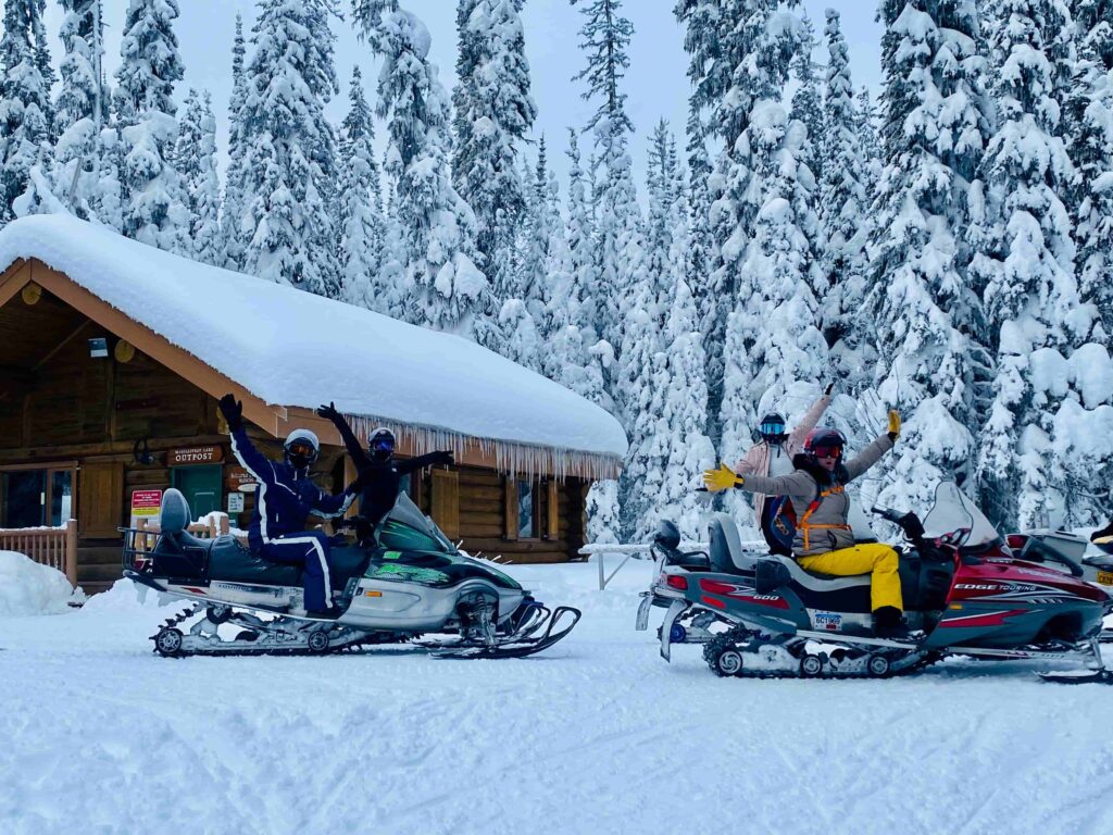 Sneeuwscooteren in Sun Peaks British Columbia Canada